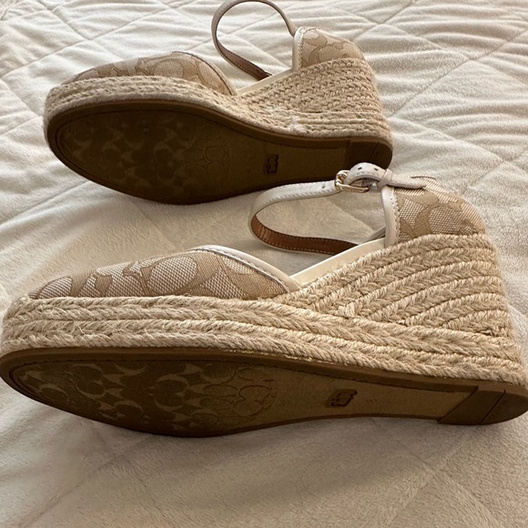 Authentique Coach Wedge - Picture 4 of 6